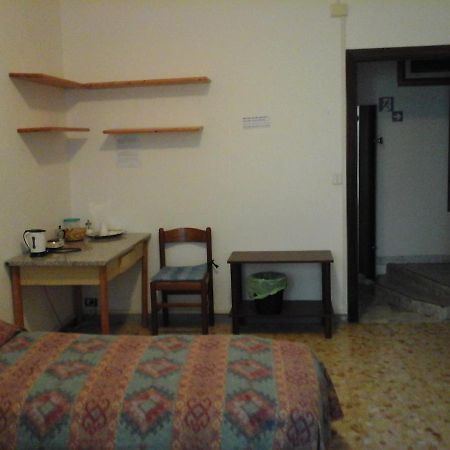 B&B Near Metro' Central Line - Only Wc In The Rooms 15 Minutes To Termini Station 20 To Spagna Square - In The Night Bus Roma Exterior foto