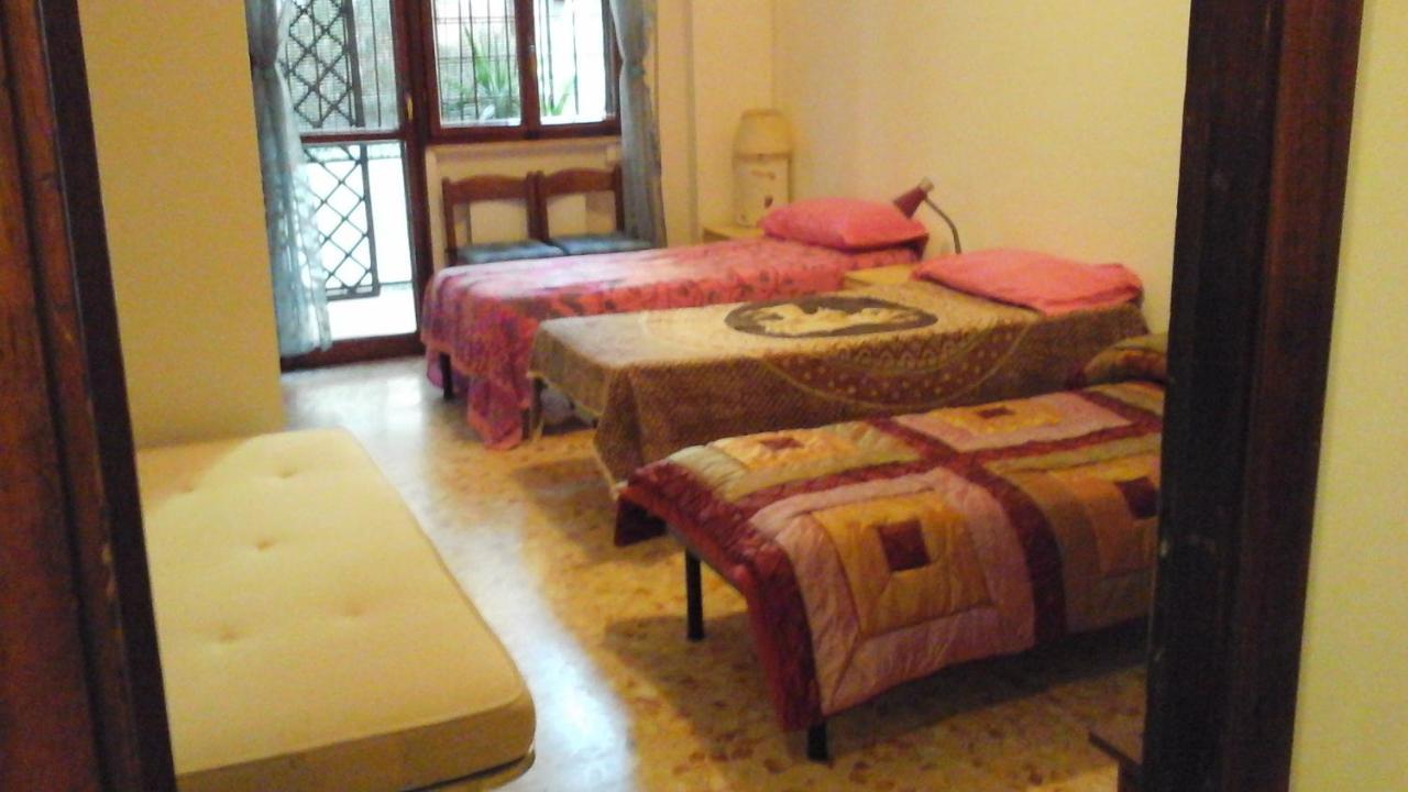 B&B Near Metro' Central Line - Only Wc In The Rooms 15 Minutes To Termini Station 20 To Spagna Square - In The Night Bus Roma Exterior foto